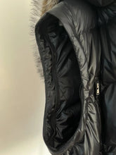Load image into Gallery viewer, Women's Stylish and Sophisticated, Featuring Detachable Sleeves and a Large Fur Collar. Jacket
