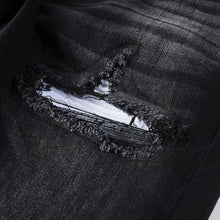 Cargar imagen en el visor de la galería, Pantalones vaqueros biker blancos plisados ​​con parches agrietados para hombre, pantalones vaqueros negros rotos con agujeros, pantalones ajustados y elásticos de alta elasticidad.
