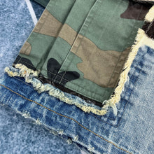 Load image into Gallery viewer, Summer new work style multi-pocket denim shorts for men, loose casual splicing five-quarter pants
