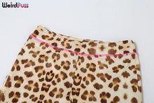 Cargar imagen en el visor de la galería, Conjunto de 2 piezas con estampado de leopardo y letras en contraste para mujer, chaqueta corta con capucha y manga larga + pantalones ajustados acampanados elásticos, trajes de tendencia
