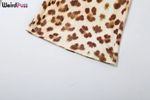 Cargar imagen en el visor de la galería, Conjunto de 2 piezas con estampado de leopardo y letras en contraste para mujer, chaqueta corta con capucha y manga larga + pantalones ajustados acampanados elásticos, trajes de tendencia
