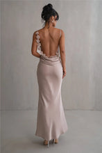 Cargar imagen en el visor de la galería, Mozision Floral Draped Backless Maxi Dress
