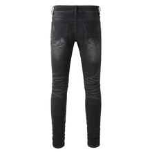 Cargar imagen en el visor de la galería, Pantalones vaqueros biker blancos plisados ​​con parches agrietados para hombre, pantalones vaqueros negros rotos con agujeros, pantalones ajustados y elásticos de alta elasticidad.
