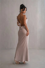 Cargar imagen en el visor de la galería, Mozision Floral Draped Backless Maxi Dress
