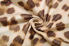 Cargar imagen en el visor de la galería, Conjunto de 2 piezas con estampado de leopardo y letras en contraste para mujer, chaqueta corta con capucha y manga larga + pantalones ajustados acampanados elásticos, trajes de tendencia

